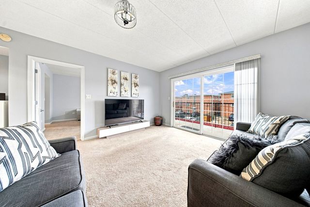 9400 S 79th Avenue 2E, Hickory Hills, IL 60457