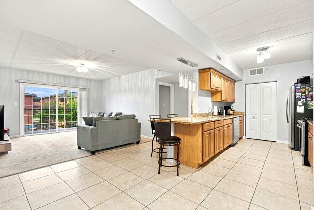 9400 S 79th Avenue 2E, Hickory Hills, IL 60457