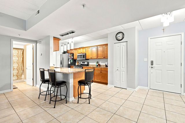 9400 S 79th Avenue 2E, Hickory Hills, IL 60457