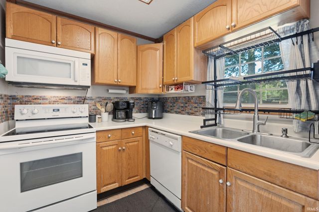 2429 Hazelwood Avenue, Fort Wayne, IN 46805