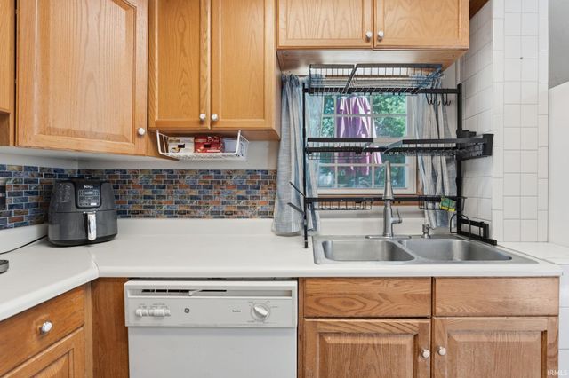 2429 Hazelwood Avenue, Fort Wayne, IN 46805