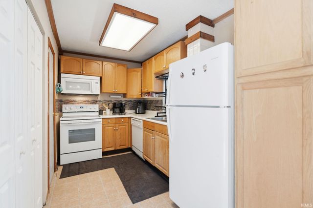 2429 Hazelwood Avenue, Fort Wayne, IN 46805