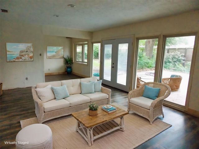 913 Marys Court, Friendswood, TX 77546
