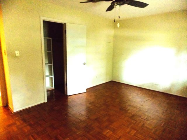 913 Marys Court, Friendswood, TX 77546