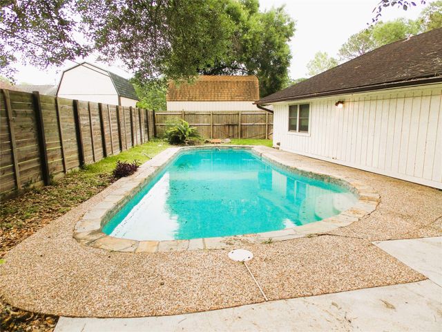 913 Marys Court, Friendswood, TX 77546