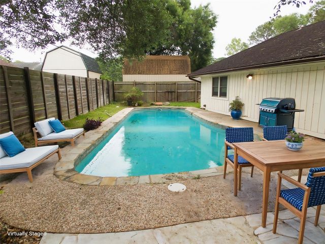 913 Marys Court, Friendswood, TX 77546