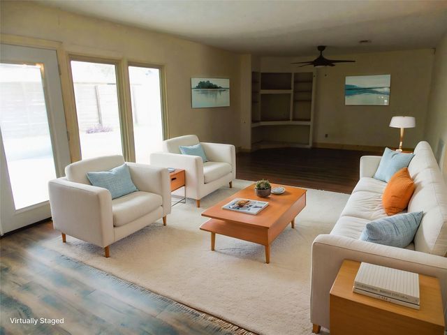 913 Marys Court, Friendswood, TX 77546