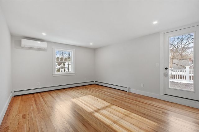 525 Lindell Ave, Leominster, MA 01453