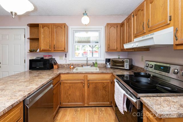 84 High Country Road, Weaverville, NC 28787
