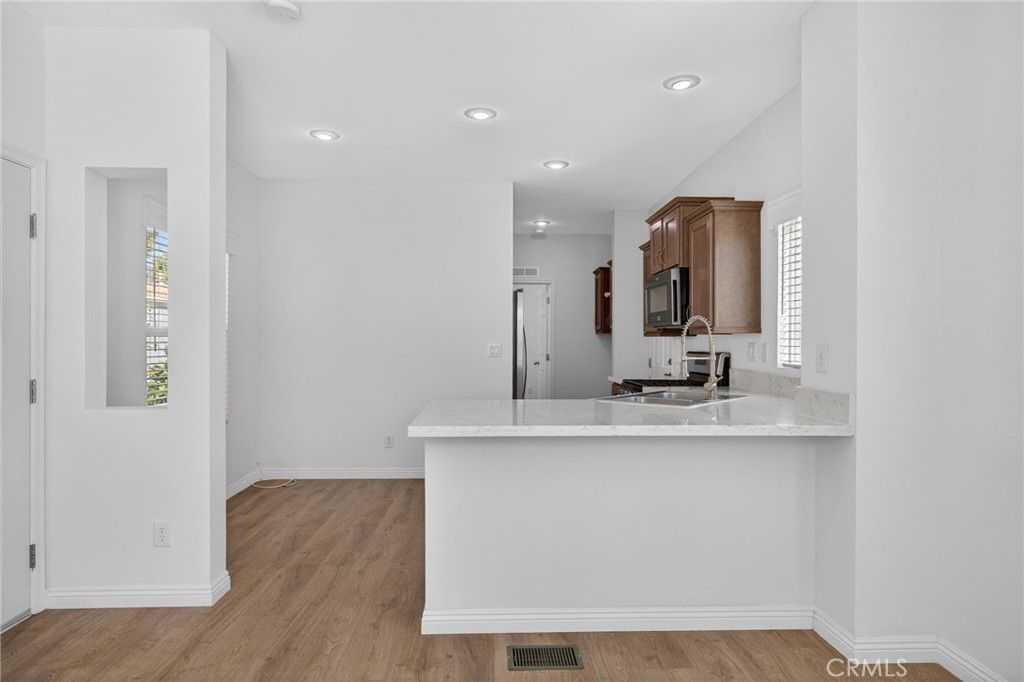 Image 11 of property listing at 520 Pine Avenue 55, Goleta, CA 93117