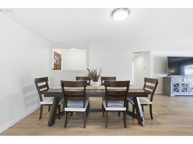 792 Se CEDAR St, Dundee, OR 97115