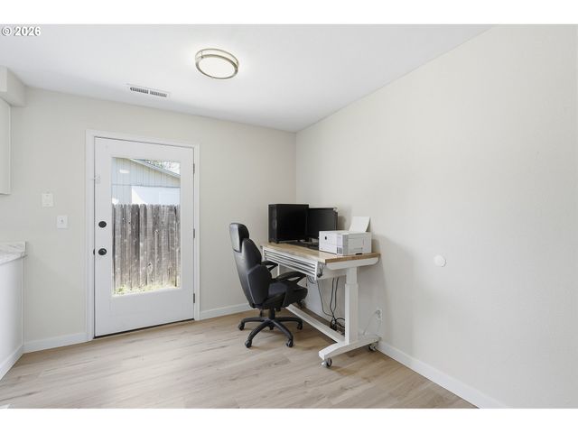 792 Se CEDAR St, Dundee, OR 97115