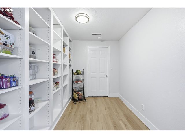 792 Se CEDAR St, Dundee, OR 97115