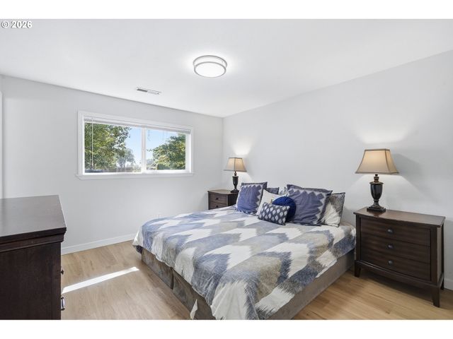 792 Se CEDAR St, Dundee, OR 97115
