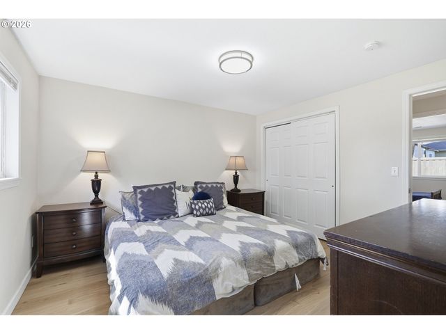 792 Se CEDAR St, Dundee, OR 97115