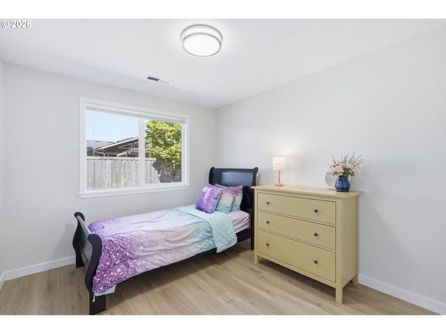 792 Se CEDAR St, Dundee, OR 97115
