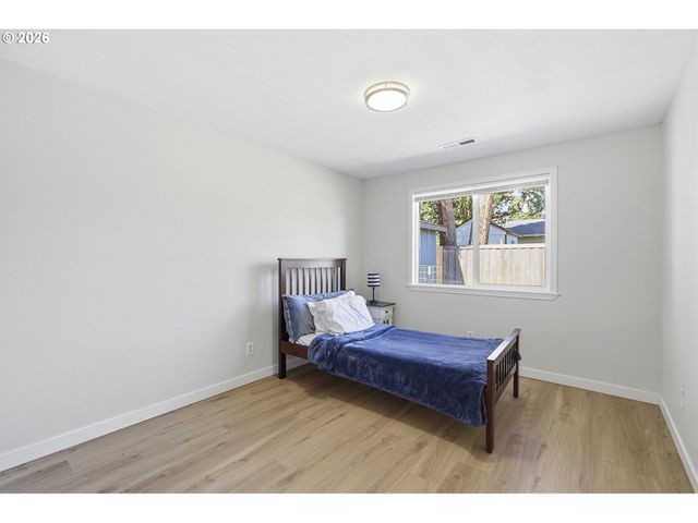 792 Se CEDAR St, Dundee, OR 97115