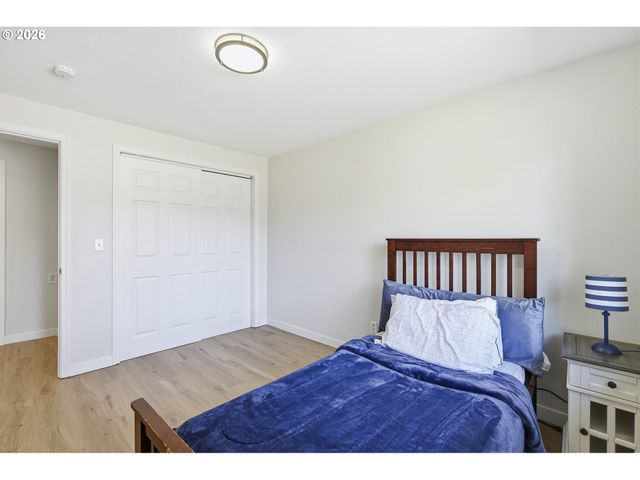 792 Se CEDAR St, Dundee, OR 97115