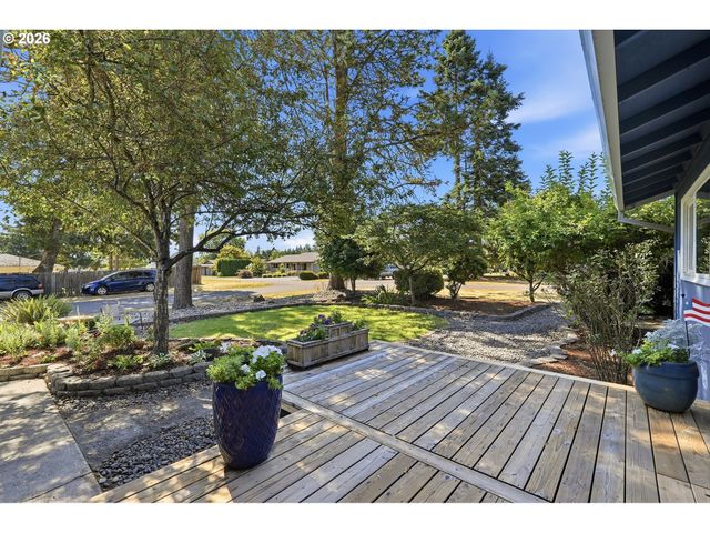 792 Se CEDAR St, Dundee, OR 97115