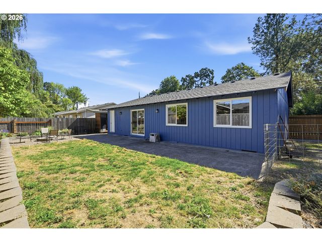 792 Se CEDAR St, Dundee, OR 97115