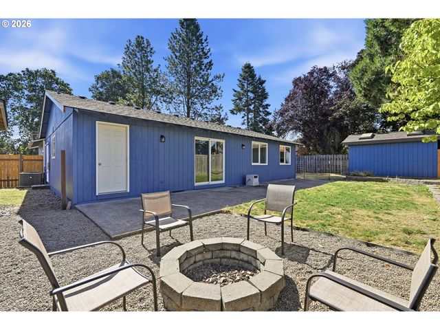 792 Se CEDAR St, Dundee, OR 97115