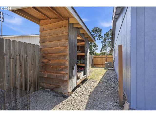 792 Se CEDAR St, Dundee, OR 97115
