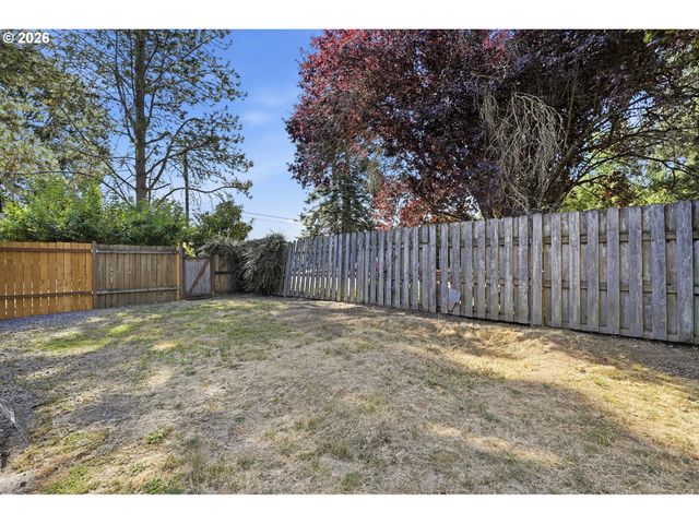 792 Se CEDAR St, Dundee, OR 97115