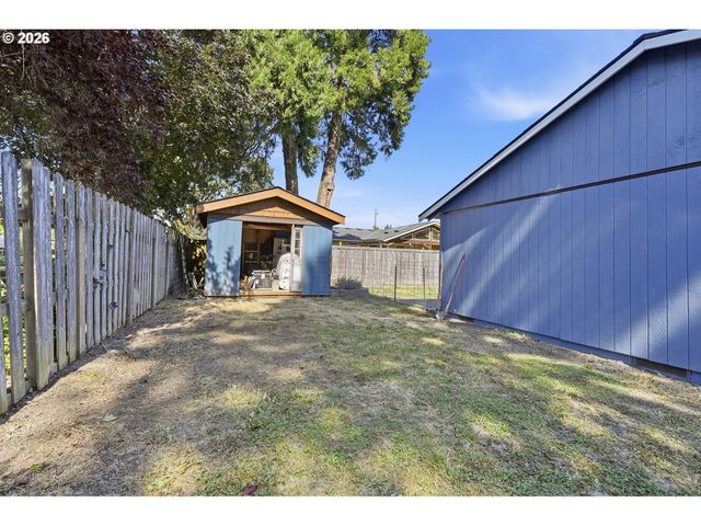 792 Se CEDAR St, Dundee, OR 97115