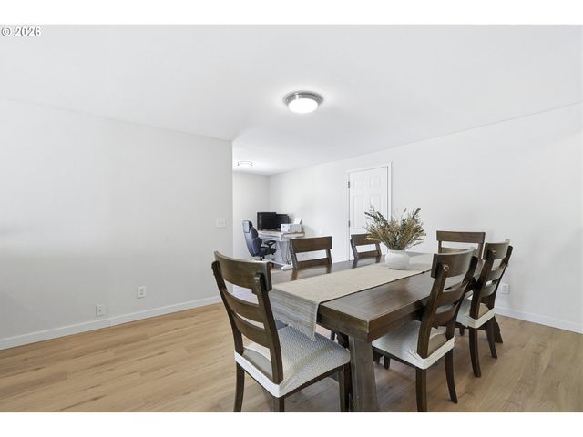792 Se CEDAR St, Dundee, OR 97115