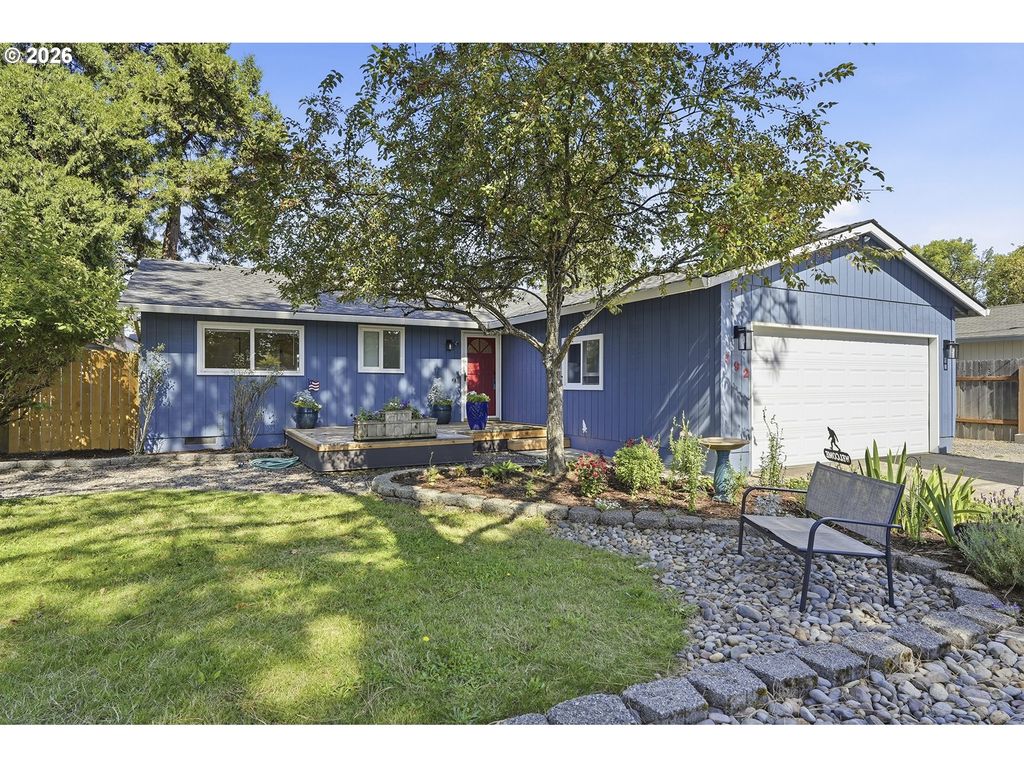 792 Se CEDAR St, Dundee, OR 97115
