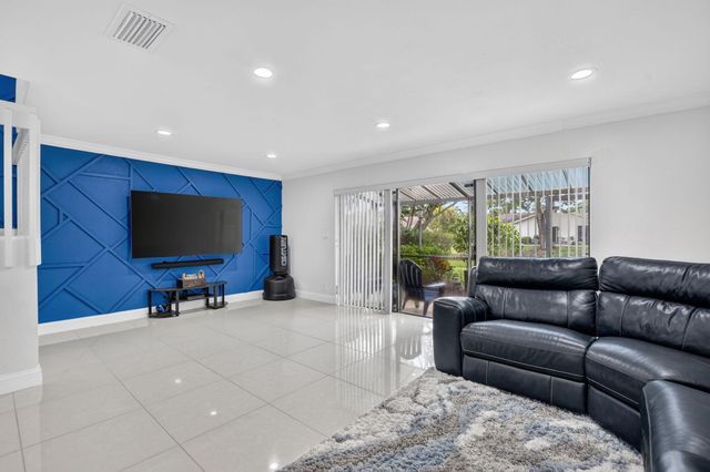 2231 NW 45TH Avenue, Coconut Creek, FL 33066