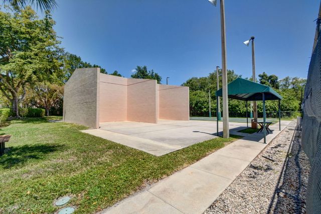 2231 NW 45TH Avenue, Coconut Creek, FL 33066