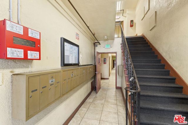 210 W 43rd Place, Los Angeles, CA 90037