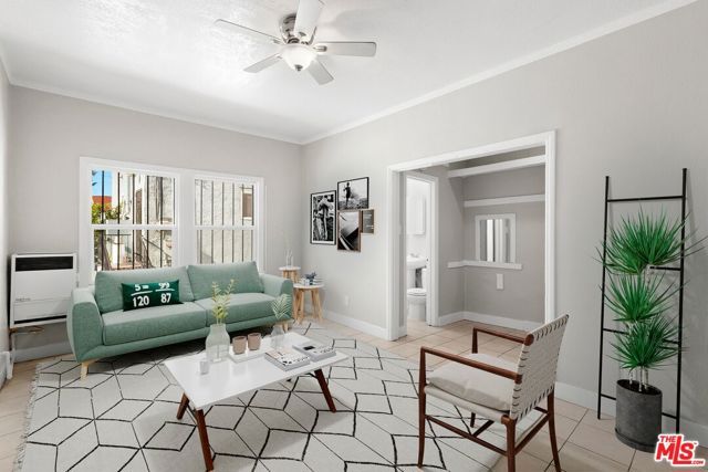 210 W 43rd Place, Los Angeles, CA 90037