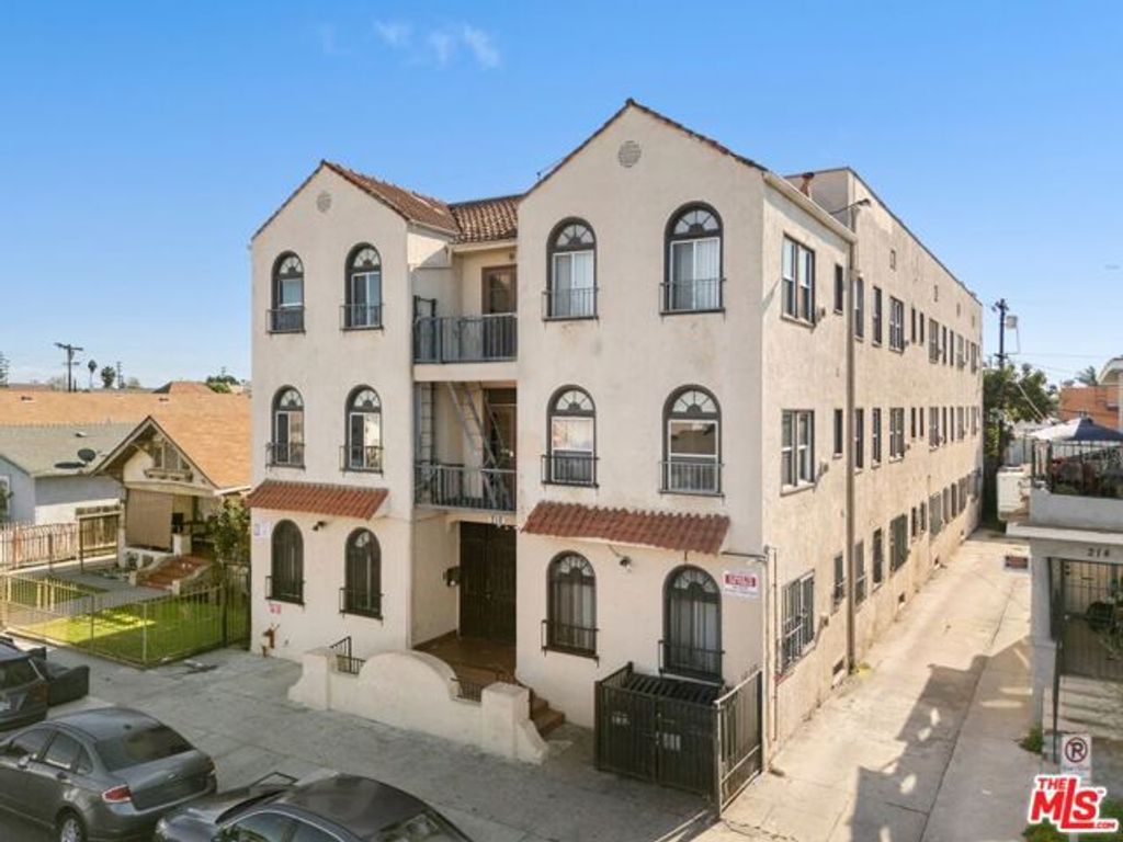 210 W 43rd Place, Los Angeles, CA 90037