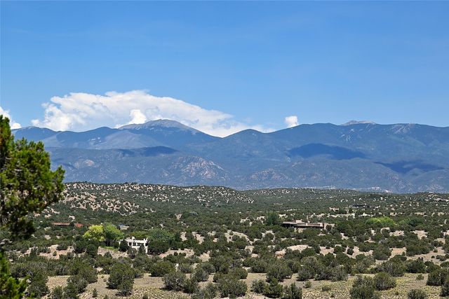 77 Headquarters Trail, Santa Fe, NM 87506