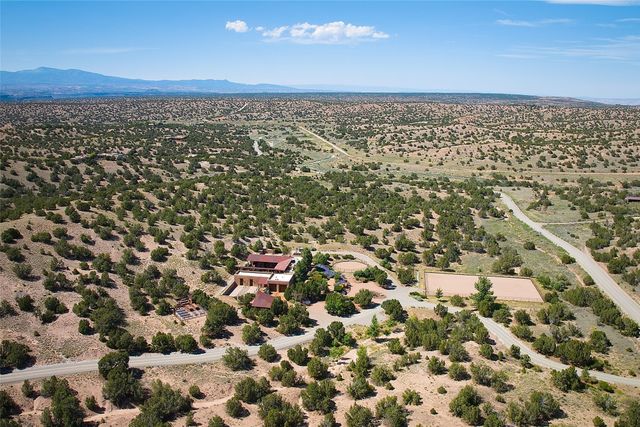 77 Headquarters Trail, Santa Fe, NM 87506