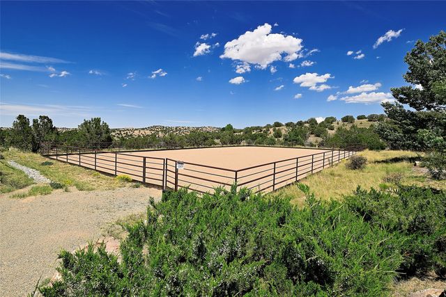 77 Headquarters Trail, Santa Fe, NM 87506