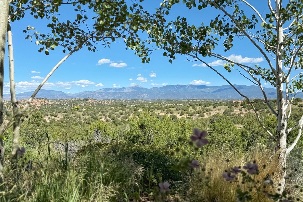77 Headquarters Trail, Santa Fe, NM 87506