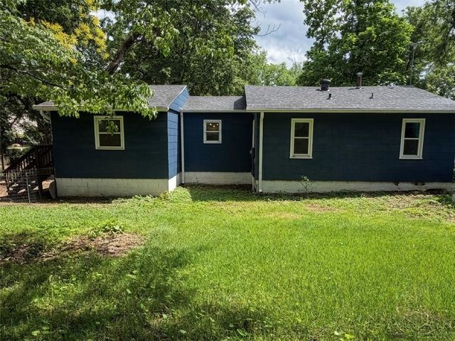 111 N Oxford Avenue, Independence, MO 64053