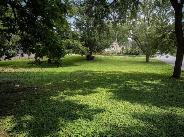 111 N Oxford Avenue, Independence, MO 64053