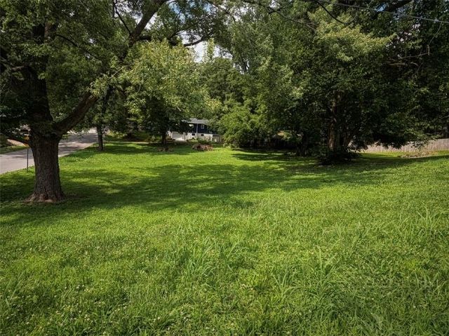 111 N Oxford Avenue, Independence, MO 64053