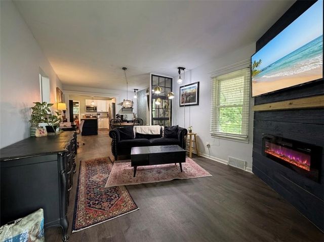 111 N Oxford Avenue, Independence, MO 64053