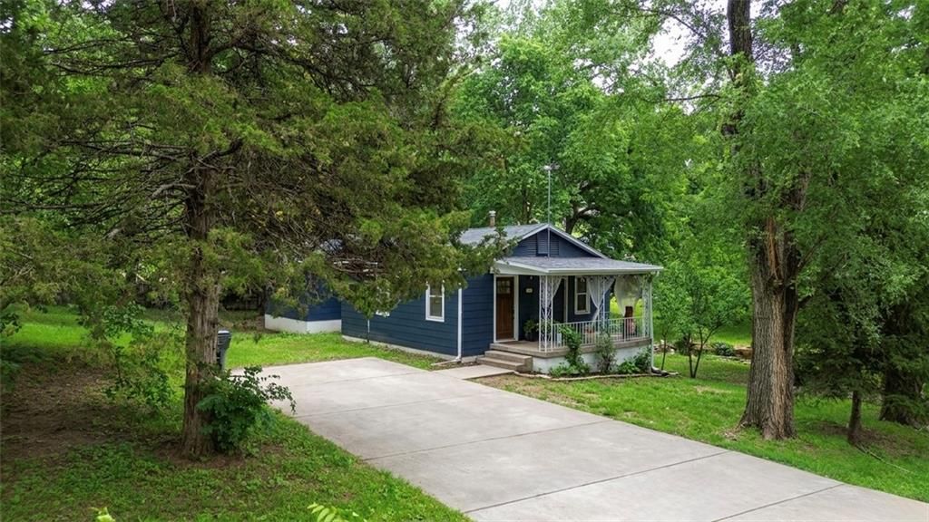 111 N Oxford Avenue, Independence, MO 64053