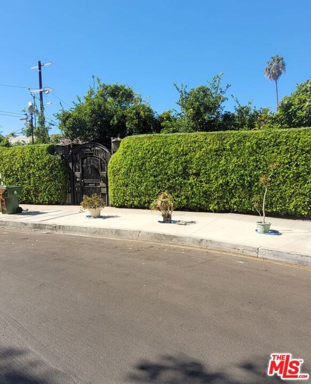 2949 S Harcourt Avenue, Los Angeles, CA 90016 — exterior