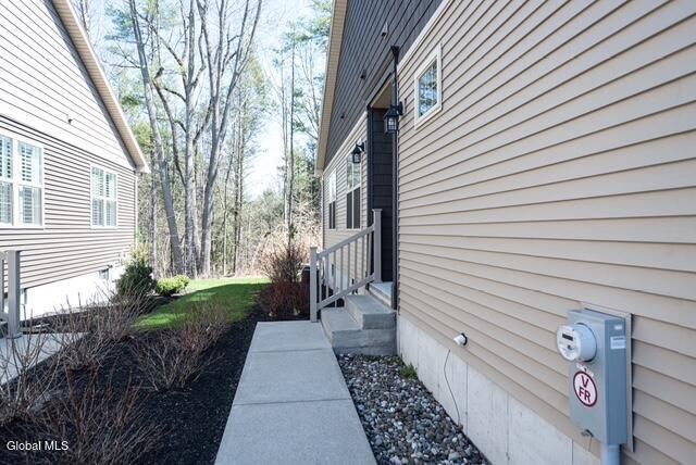 17 Canterbury Lane, Bethlehem, NY 12054