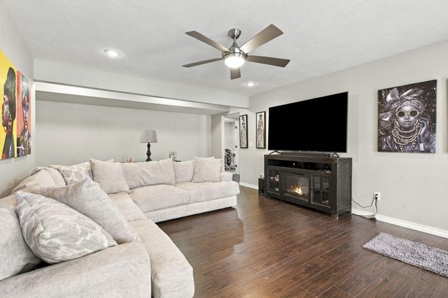 1807 E Costa Mesa Court, Ozark, MO 65721