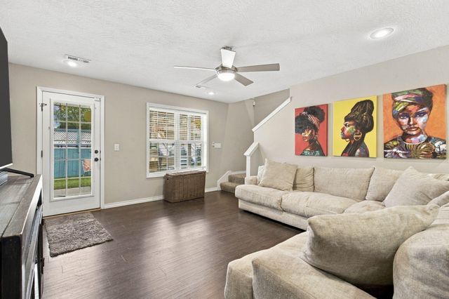 1807 E Costa Mesa Court, Ozark, MO 65721