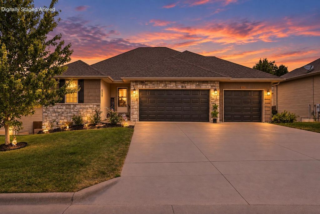 1807 E Costa Mesa Court, Ozark, MO 65721