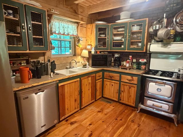 1200 T Crowe Road, Soddy Daisy, TN 37379